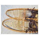 10 X 58 Snow Shoes made in Canada in Good Condition