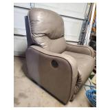 Leather Elesctric Recliner In working condition