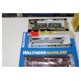 10 pc HO Rolling Stock with Railpower 1370 Powerpack Walthers, Athearn Load Excavator & Display Cases