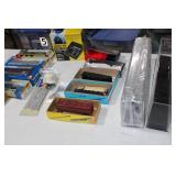 10 pc HO Rolling Stock with Railpower 1370 Powerpack Walthers, Athearn Load Excavator & Display Cases
