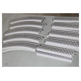 Lionel Winter Fastrack 8 Curves and 10 Straight Pc (1 of 2)