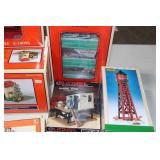 Lionel Accessory Lot Illuminated Station Platform, Barrel Shed, Nutcracker Auto Gatemen Globe Lights +