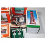 Lionel Accessory Lot Illuminated Station Platform, Barrel Shed, Nutcracker Auto Gatemen Globe Lights +