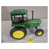 ERTL John Deere 2550