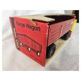 ERTL Massey Ferguson Barge Wagon