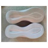 Skechers sz 8.5 Memory Foam Sneakers
