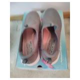 Skechers sz 9.5 Memory Foam Sneakers *New in Box*