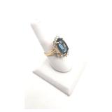 Very Pretty 18k Fashion Cocktail Ring with Blue & Clear Stones - Size 7.75 - 7.73g