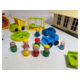 Vintage 1971 Fisher Price Little People School House
