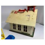 Vintage 1971 Fisher Price Little People School House