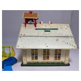 Vintage 1971 Fisher Price Little People School House