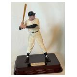 Joe DiMaggio "The Yankee Clipper Hartland Classics Baseball Statue