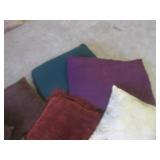 (A-1T) Assorted Pillows/Throw Pillo...