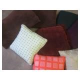 (A-1T) Assorted Pillows/Throw Pillo...