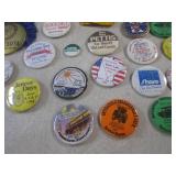 (EC1) Large Assortment of Buttons S...