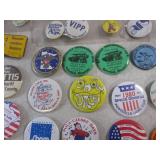 (EC1) Large Assortment of Buttons S...