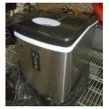 Igloo Ice Maker - like new