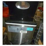 Igloo Ice Maker - like new