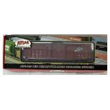 Atlas Model Railroad Co. Bundle - 4 HO Ready To Run Rolling Stock and HO Model Split Level Home