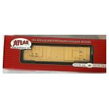 Atlas Model Railroad Co. Bundle - 4 HO Ready To Run Rolling Stock and HO Model Split Level Home