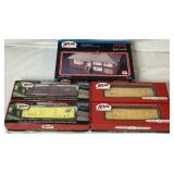 Atlas Model Railroad Co. Bundle - 4 HO Ready To Run Rolling Stock and HO Model Split Level Home