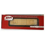 Atlas Model Railroad Co. Bundle - 4 HO Ready To Run Rolling Stock and HO Model Split Level Home