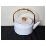 Hamilton Beach 7-Speed Blender & Vintage Enamel Teapot