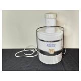 Lot of Kitchen Appliances: Jack LaLanne Power Juicer & Toastmaster Toaster with Grill Rack