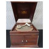 ANTIQUE VICTOROLA / ANTIQUE RECORDS