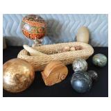 MISC WOOD / GLASS AND BASKET