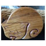 MISC WOOD / GLASS AND BASKET