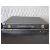 VINTAGE CRISLOID CHESS SET.