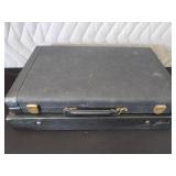 VINTAGE CRISLOID CHESS SET.