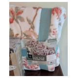 New Twin Size Throw Blankets and Sheet Set