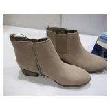 NEW White Mountain Ladies Ankle Boots Size 9 Taupe Suede