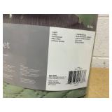 LOT OF 2 2PCS Twin Size VCNY Home Quilt Super Soft Reversible Bedding Set with Matching Sham