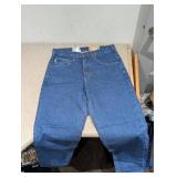 NEW CARHARTT RELAXED FIT TAPERED LEG JEANS (SIZE 32)