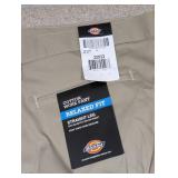 NEW DICKIES RELAXED FIT STRAIGHT LEG PANTS (SIZE 32)