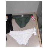 (4) NEW ASSORTED WOMEN’S SWIMWEAR BOTTOMS (MEDIUM)