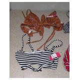 (4) NEW ASSORTED WOMEN’S SWIMWEAR TOPS (MEDIUM)