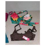 (4) NEW ASSORTED WOMEN’S SWIMWEAR TOPS (SMALL)