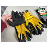 New Dewalt and Scotts Brand Work Gloves / Gardening Gloves