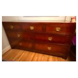 Heritage Henredon Dresser With 7 Drawers of Storage