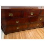 Heritage Henredon Dresser With 7 Drawers of Storage