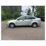 2010 FORD FOCUS SE * 2 Owners | No Accidents* (NO RESERVE)