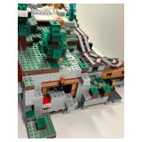 LEGO Minecraft 21137 The Mountain Cave Building Set