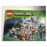 LEGO Minecraft 21137 The Mountain Cave Building Set