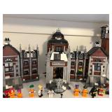 LEGO Batman Movie Arkham Asylum Set 70912 with Minifigures