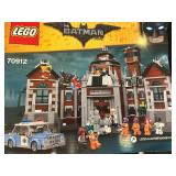 LEGO Batman Movie Arkham Asylum Set 70912 with Minifigures