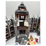 LEGO Batman Movie Arkham Asylum Set 70912 with Minifigures
